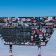 Stickers en el mundo: De la protesta callejera al arte urbano